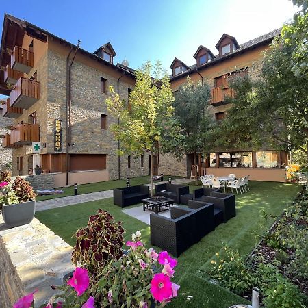 Hotel Els Encantats Espot Exteriör bild