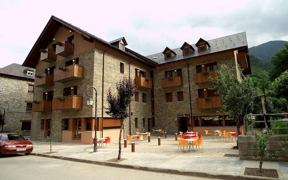 Hotel Els Encantats Espot Exteriör bild