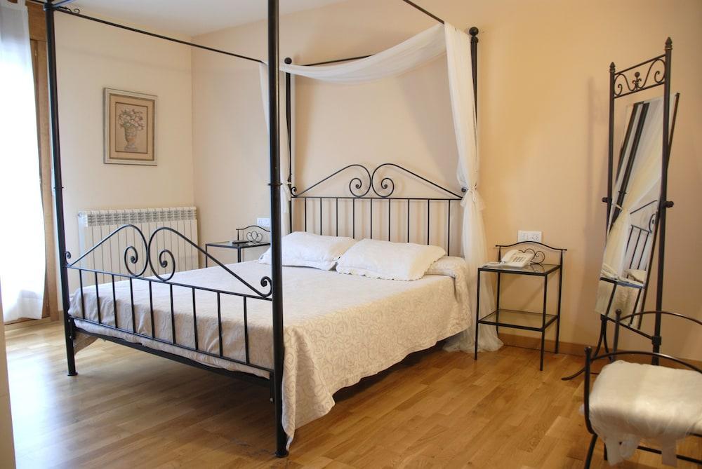 Hotel Els Encantats Espot Exteriör bild