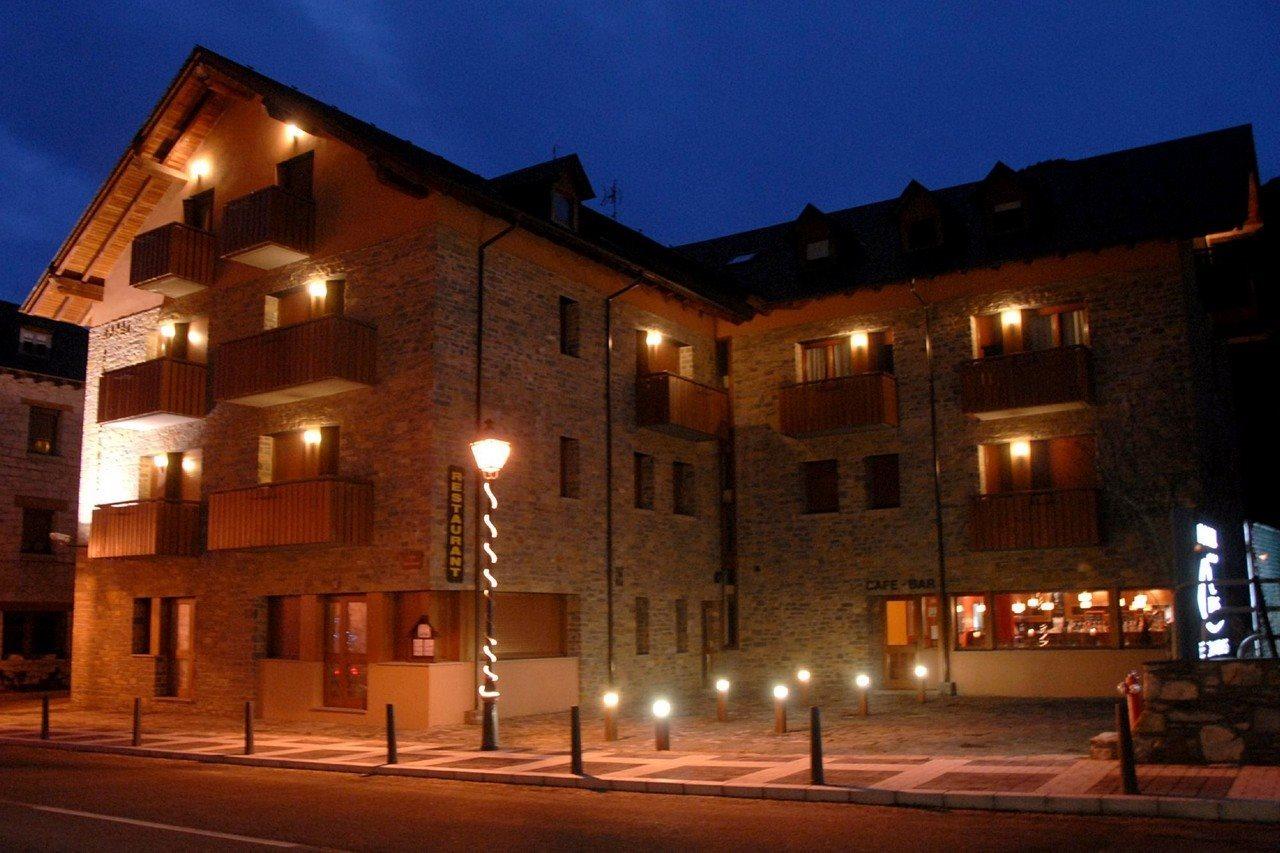 Hotel Els Encantats Espot Exteriör bild