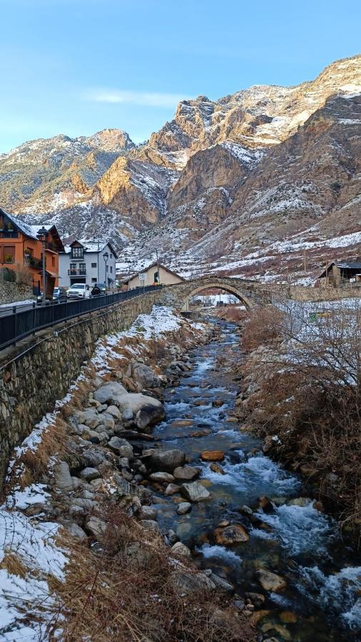 Hotel Els Encantats Espot Exteriör bild