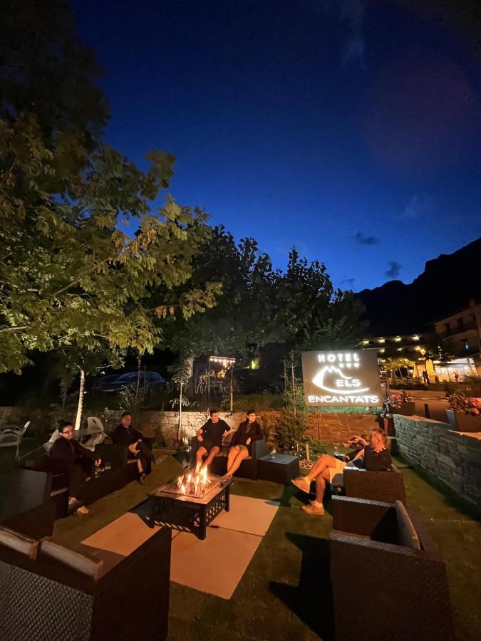 Hotel Els Encantats Espot Exteriör bild