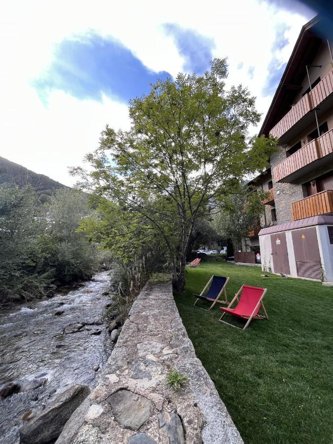 Hotel Els Encantats Espot Exteriör bild