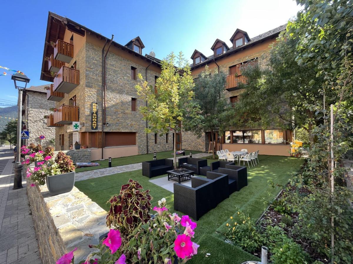 Hotel Els Encantats Espot Exteriör bild