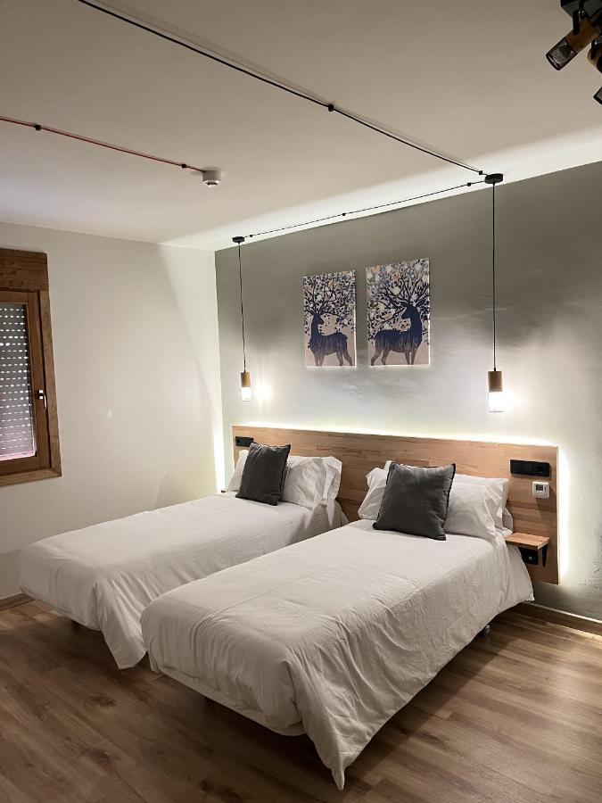 Hotel Els Encantats Espot Exteriör bild