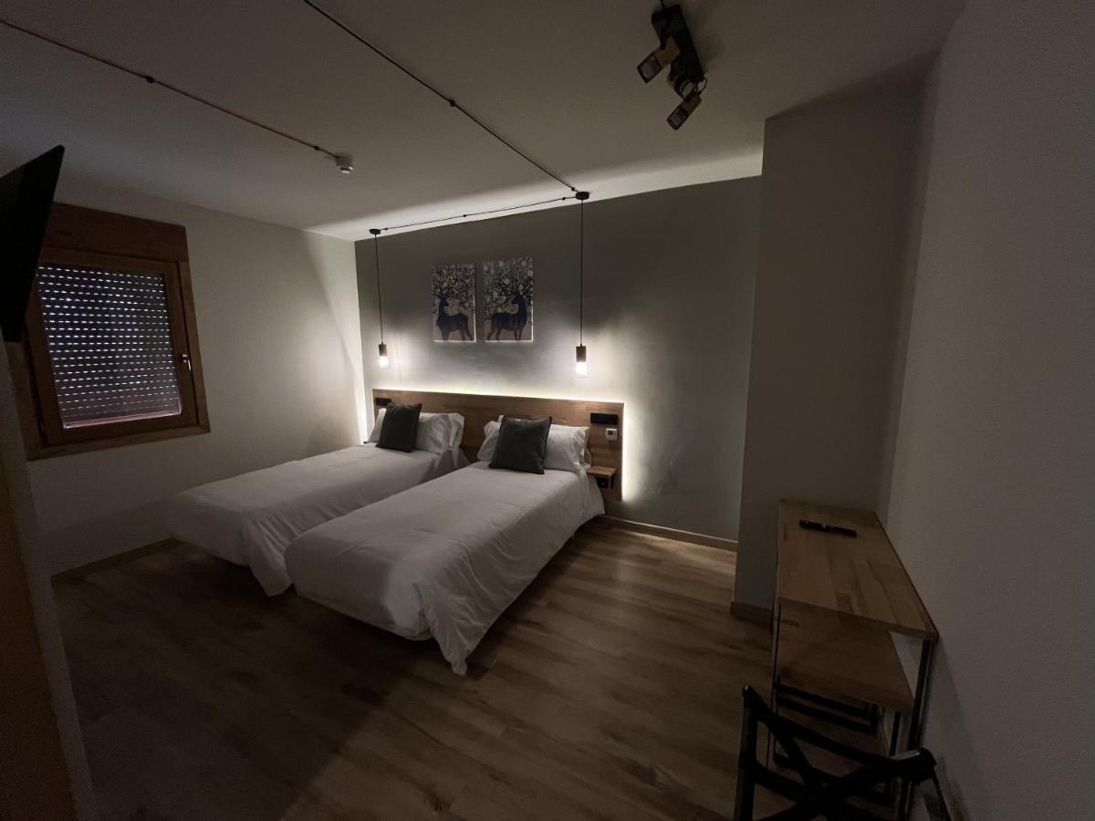 Hotel Els Encantats Espot Exteriör bild