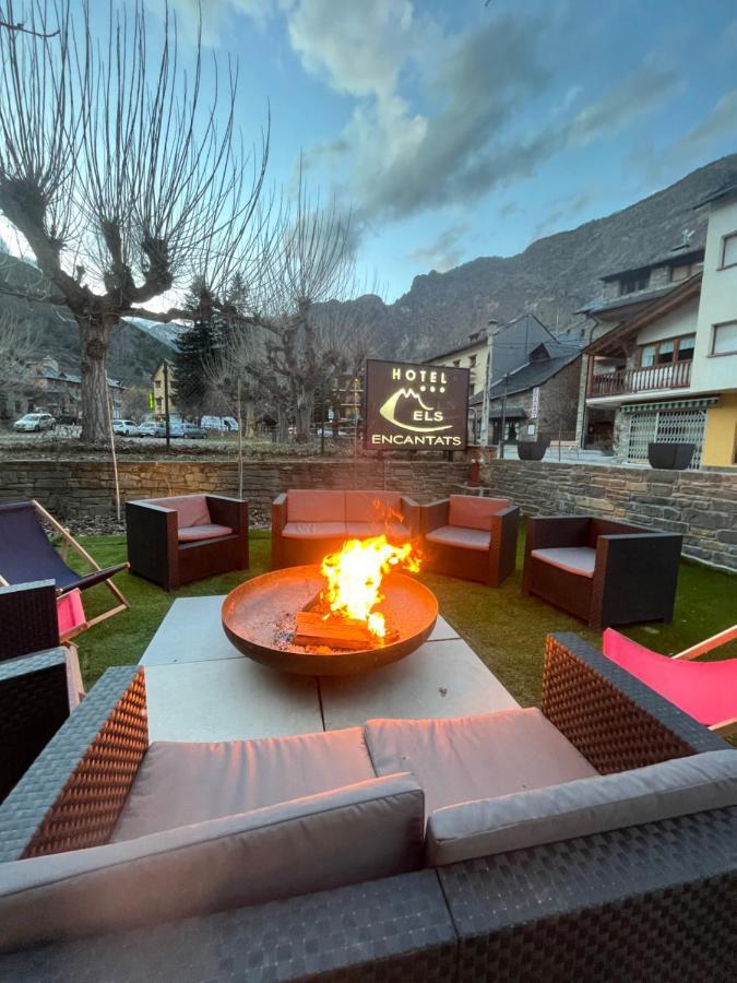 Hotel Els Encantats Espot Exteriör bild