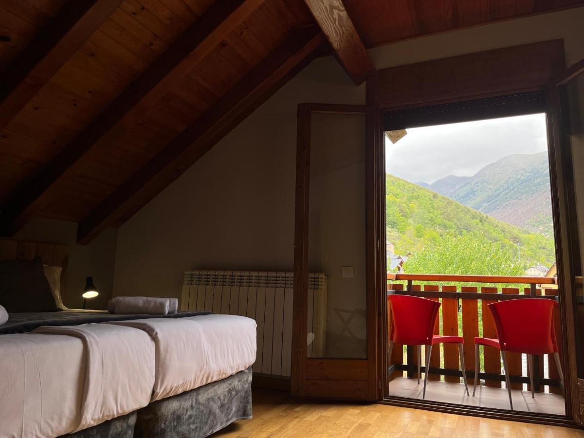 Hotel Els Encantats Espot Exteriör bild