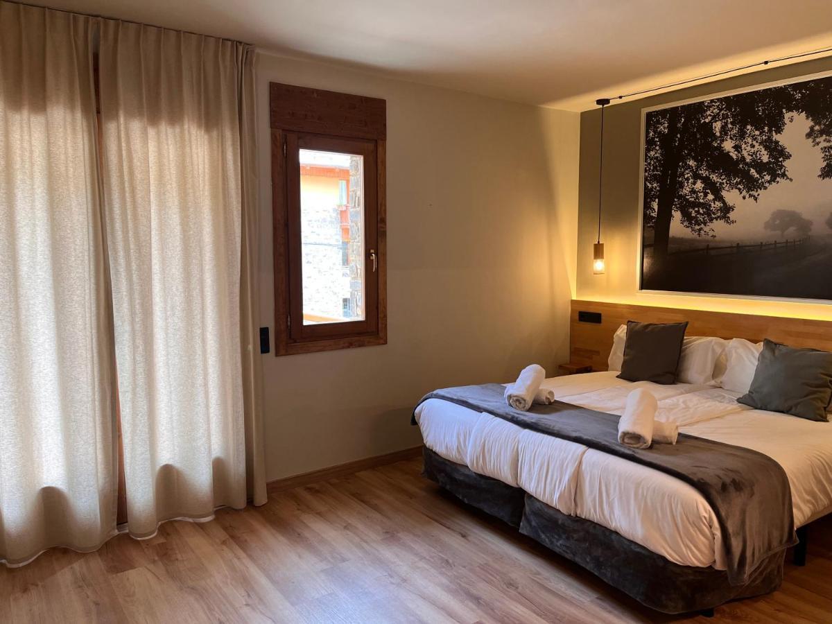 Hotel Els Encantats Espot Exteriör bild