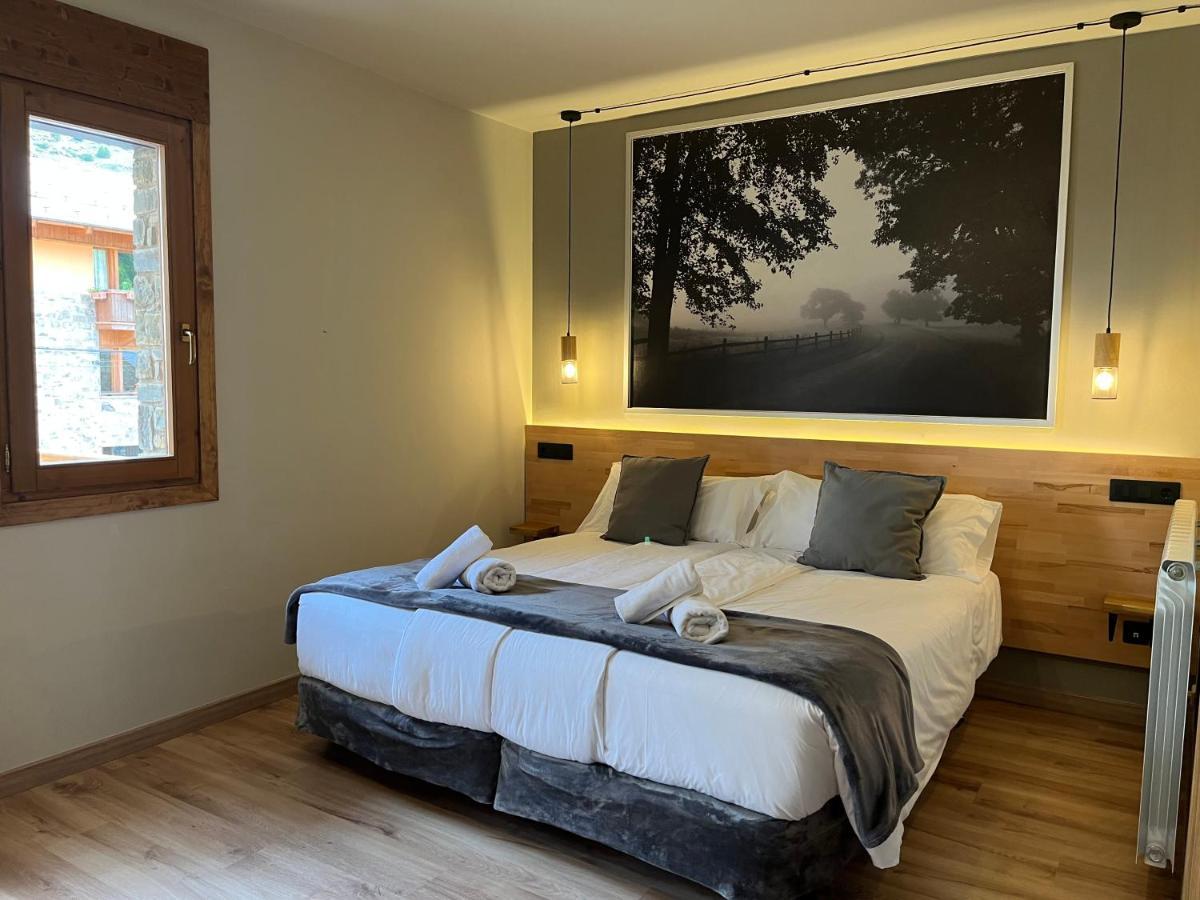 Hotel Els Encantats Espot Exteriör bild