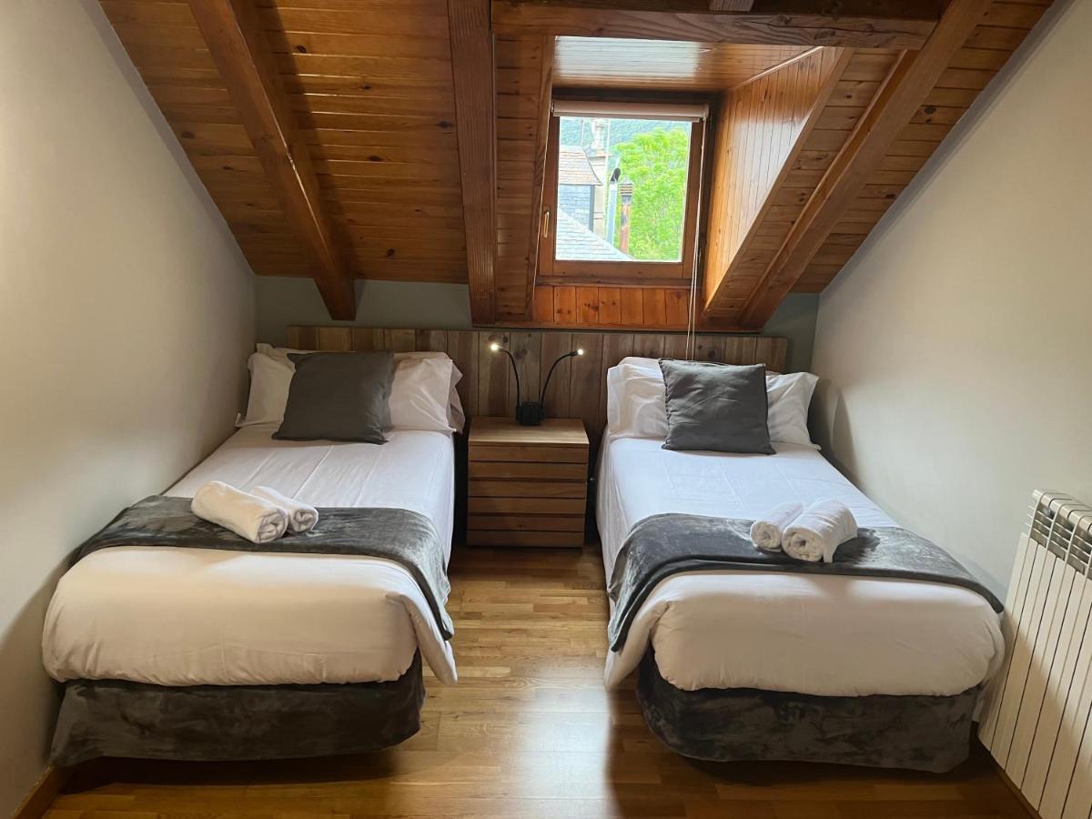 Hotel Els Encantats Espot Exteriör bild