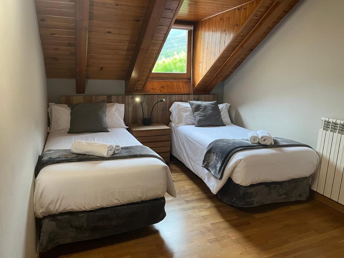 Hotel Els Encantats Espot Exteriör bild