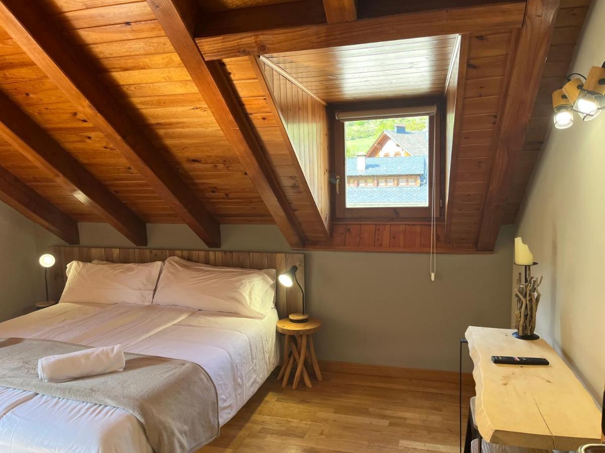 Hotel Els Encantats Espot Exteriör bild