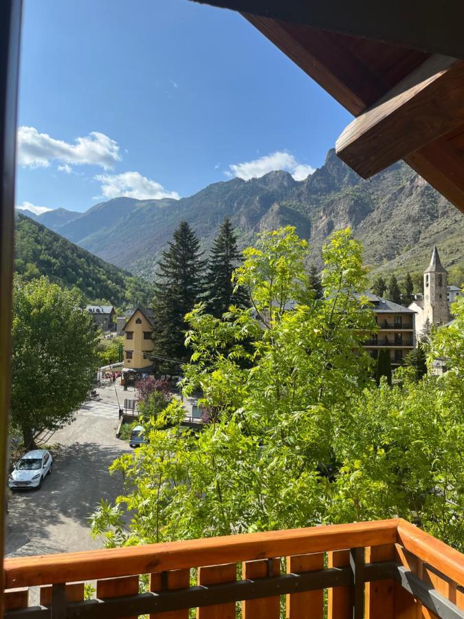 Hotel Els Encantats Espot Exteriör bild