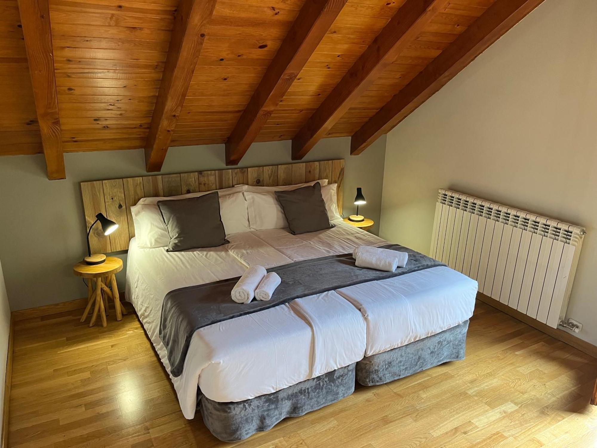 Hotel Els Encantats Espot Exteriör bild