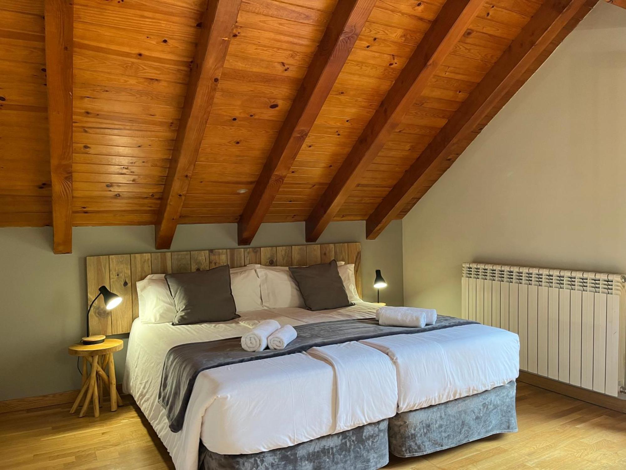 Hotel Els Encantats Espot Exteriör bild