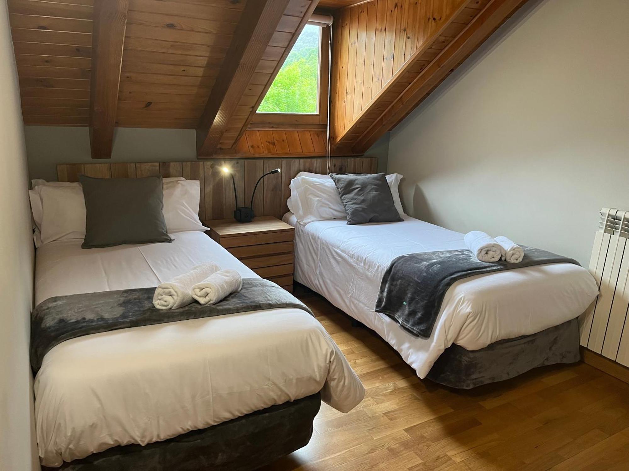 Hotel Els Encantats Espot Exteriör bild